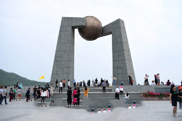 南澳北回归线标志（自然之门）