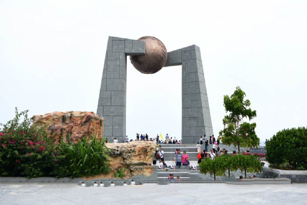 南澳北回归线标志（自然之门）
